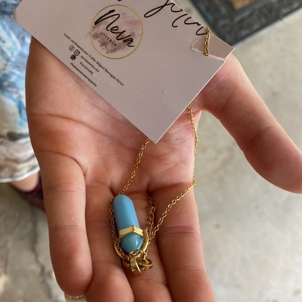 NWT Gold Chain Blue Crystal Pendant Necklace - Picture 3 of 4